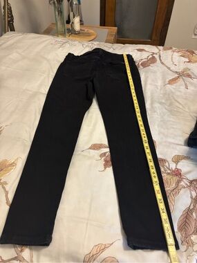Joe’s Black Jeans. High Rise Curvy Skinny Ankle. Size Large. Excellent pre-owned